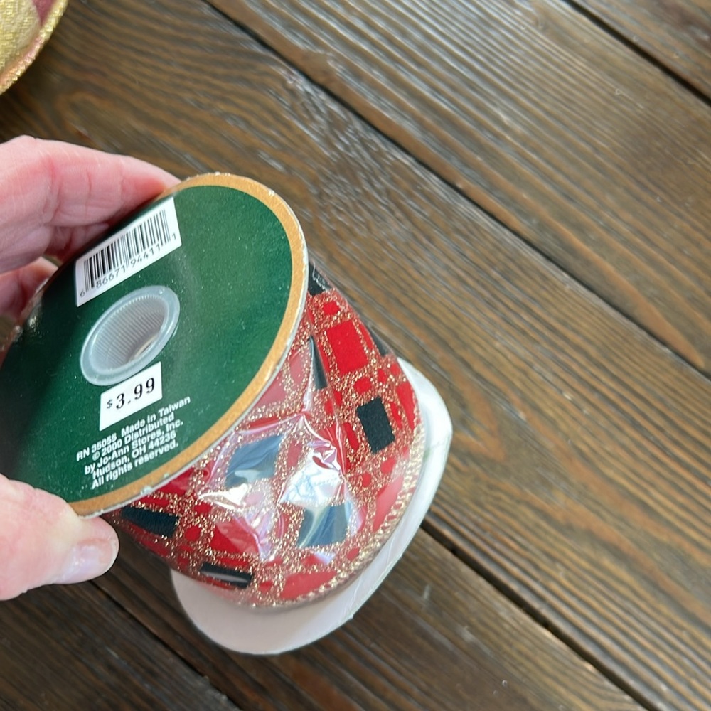 15 rolls of Christmas holiday wired, ribbon and regular gold green, white & more - Picture 8 of 12